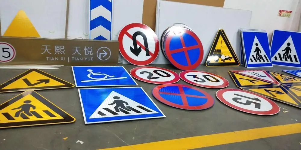 四川广告安装交通指示牌怎么选？