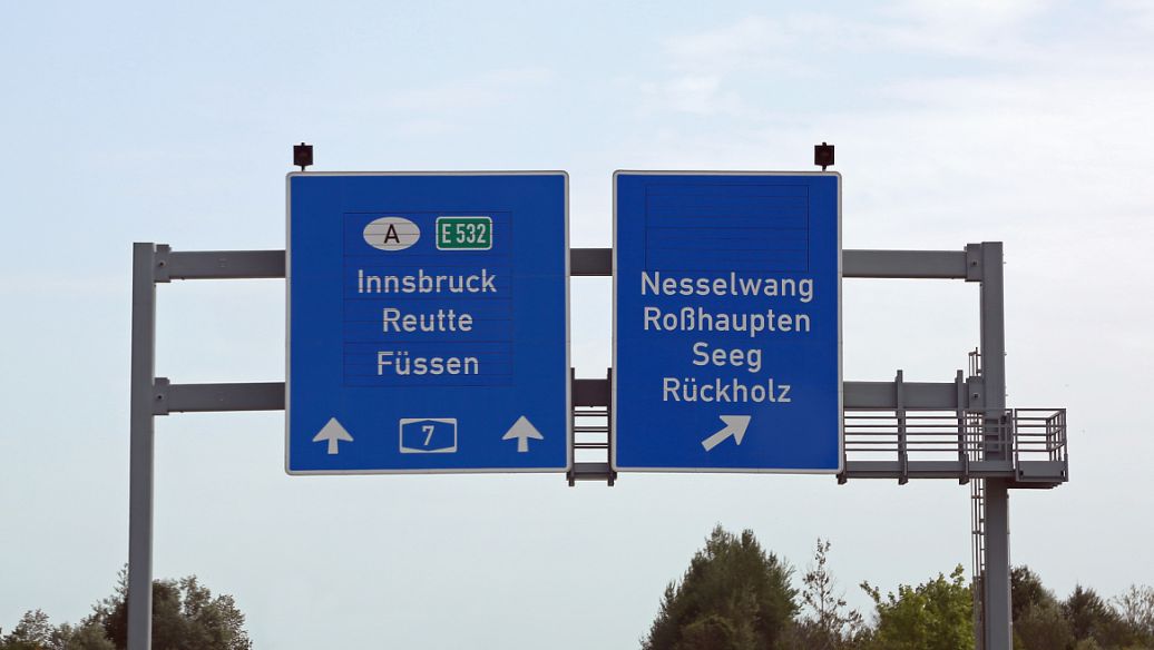 四川广告好色先生TV下载安装标识时如何建立艺术创意指导思想？