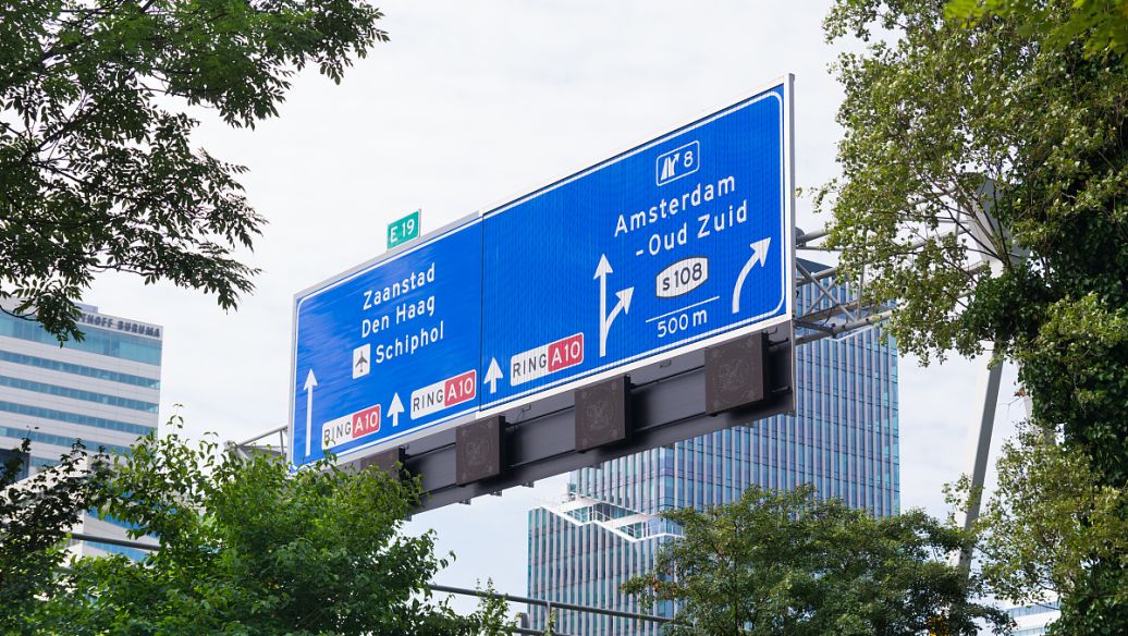 广告牌灯光亮灯时间的规定，暂且未有明确的要求标准