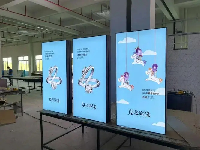 成都广告公司户外广告灯箱定做选什么材料？